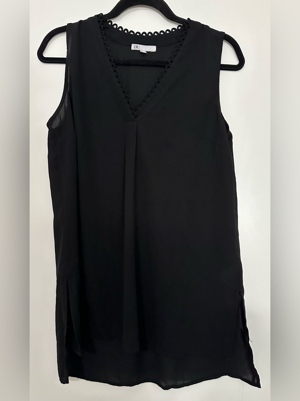 DR2 Black V-Neck Sleeveless Camisole with Scalloped Trim